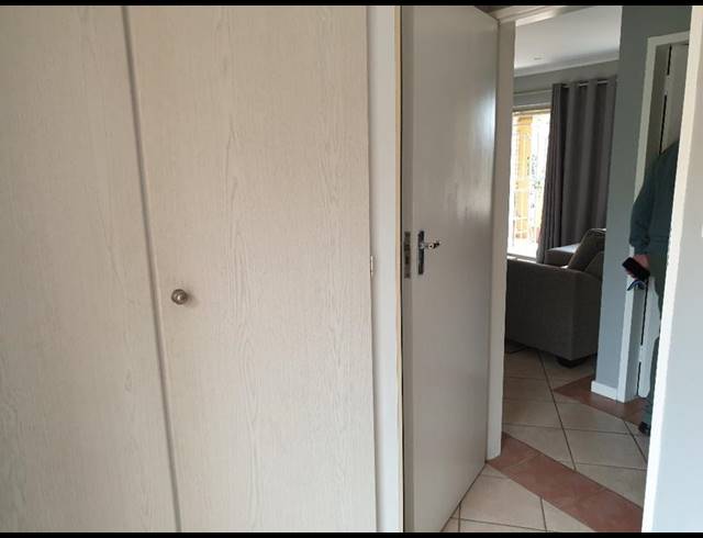 2 BEDROOM APARTMENT FOR SALE IN MOOIKLOOF RIDGE ESTATE